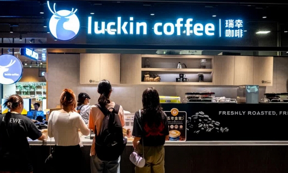 Starbucks tiếp tục thua cuộc trước Luckin trong cuộc chiến chuỗi cà phê ở Trung Quốc