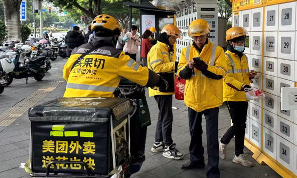 Thị trường giao đồ ăn Trung Quốc bùng nổ, shipper khổ sở vì không có ngày nghỉ