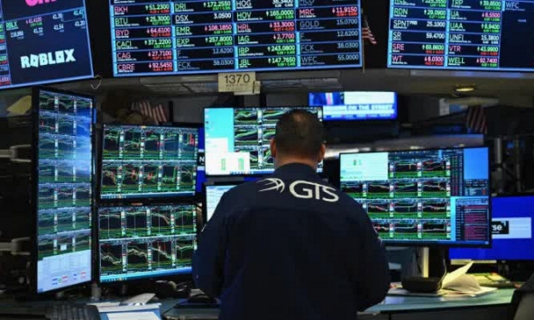 S&P 500 và Nasdaq Composite trượt dốc