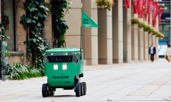Uber Eats lần đầu giao hàng bằng robot tại Nhật Bản