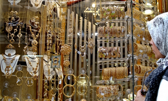 Người Ai Cập đang mua bán vàng chỉ để 'tồn tại'