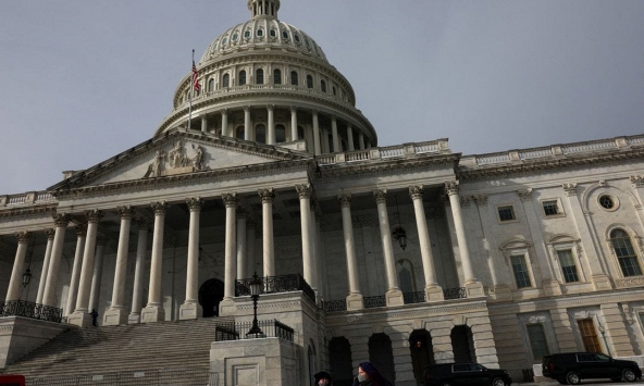 Thượng viện Mỹ thông qua dự luật chi tiêu, ngăn chặn chính phủ đóng cửa trong gang tấc
