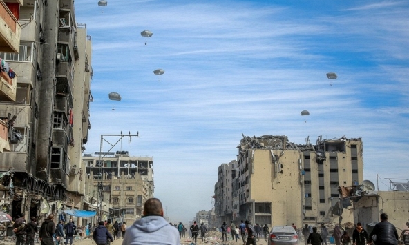 Tai nạn chết người khi Mỹ lần thứ 3 thả viện trợ nhân đạo xuống Gaza