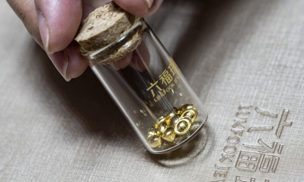 Gen Z Trung Quốc thắt chặt chi tiêu, rủ nhau tích trữ 'hạt đậu vàng'