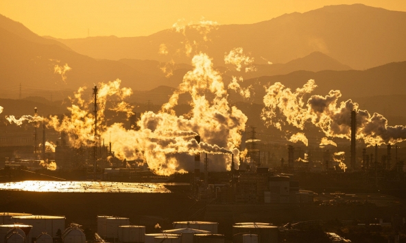 Dầu tăng vọt sau khi thêm nhiều nhà máy lọc dầu của Nga bị tấn công