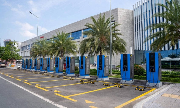 Ông Phạm Nhật Vượng lập công ty phát triển Trạm sạc xe điện Toàn cầu