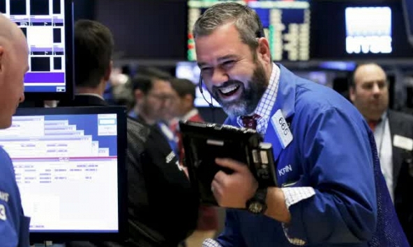 S&P 500 đứt mạch giảm ba phiên liên tiếp