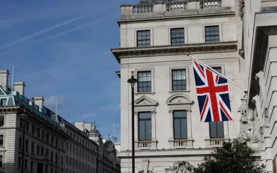 Lạm phát ở Anh xuống mức thấp nhất trong 2 năm rưỡi