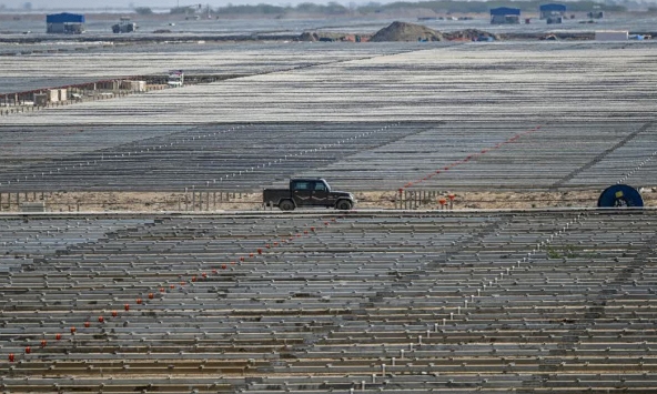 Tỷ phú nhà Adani xây dựng cơ sở năng lượng sạch lớn gấp 5 lần Thủ đô Paris