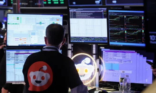 Dow Jones giảm hơn 300 điểm nhưng vẫn có tuần tốt nhất kể từ tháng 12/2023