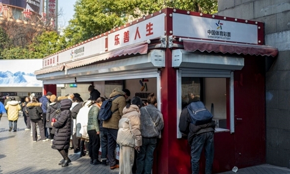 Giới trẻ Trung Quốc xoa dịu nỗi lo kinh tế bằng cách chơi xổ số