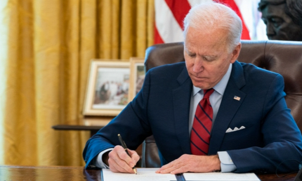 Mỹ thông qua gói ngân sách 1.200 tỷ USD, tránh việc đóng cửa chính phủ