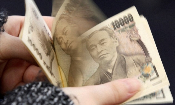 Đồng yên giảm xuống mức thấp nhất trong 34 năm