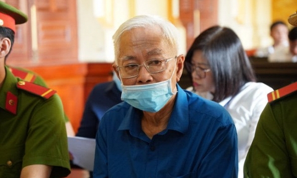 Cựu Tổng giám đốc DongA Bank hầu tòa vụ án thứ 5, không nhớ tòa tuyên mình bao nhiêu năm tù