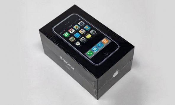 iPhone nguyên bản đời đầu được bán với giá không tưởng, hơn 3,2 tỷ đồng