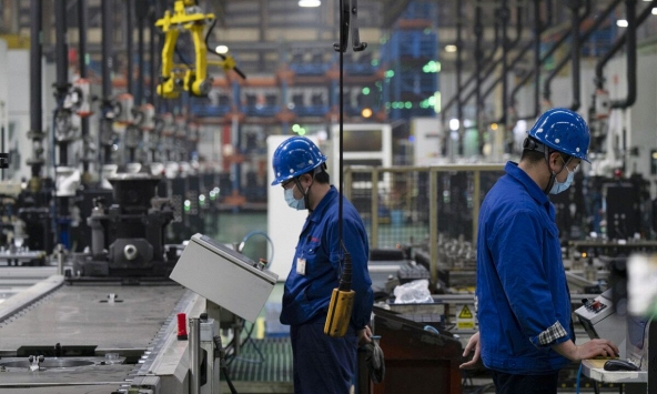 Trung Quốc ghi nhận hoạt động nhà máy tăng lần đầu tiên sau 6 tháng