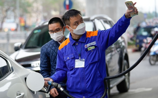 Giá xăng có thể tăng tiếp vào ngày mai (4/4)