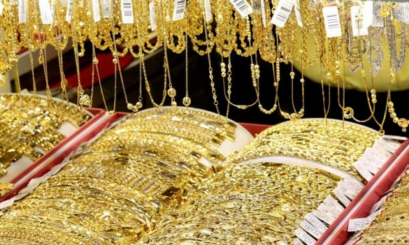 Giá vàng hôm nay 6/4: Xô đổ kỷ lục cũ, lập đỉnh mới