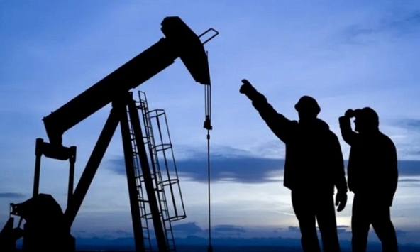 Giá xăng dầu hôm nay 8/4: Dầu thô lao dốc