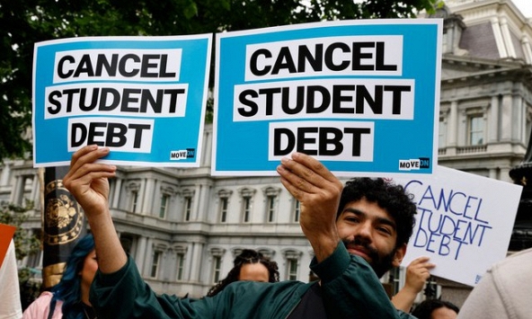 Mỹ tiết lộ kế hoạch xóa nợ mới cho hàng chục triệu sinh viên