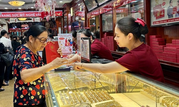 Vì sao giá vàng nhẫn tăng chóng mặt?