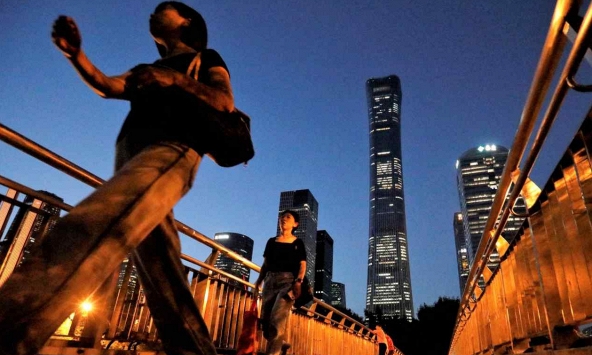 Trung Quốc bị Fitch hạ triển vọng tín nhiệm vì nợ nhiều