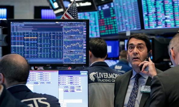 Chứng khoán Mỹ chìm trong sắc đỏ, Dow Jones mất hơn 400 điểm