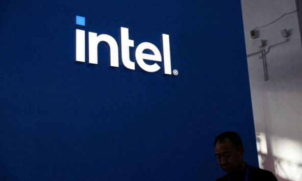 Nghị sĩ Mỹ tức giận vì máy tính Huawei có chip AI mới của Intel