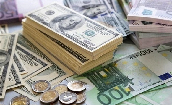 Giá USD hôm nay 18/4: Trong nước vẫn ở mức cao