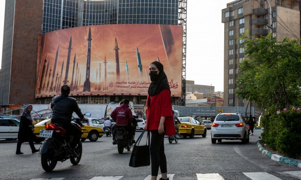 Israel tấn công Iran, chứng khoán đỏ lửa, giá dầu tăng vọt, vàng lập đỉnh mới