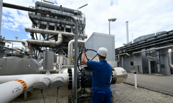 Giá xăng dầu hôm nay 24/4: Dầu thô phục hồi