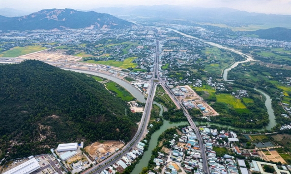 Bình Định: Đầu tư nâng cấp, mở rộng tuyến giao thông kết nối đường trục Khu kinh tế Nhơn Hội với tuyến ĐT 631