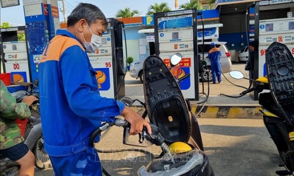 Dự báo giá xăng giảm trong kỳ điều hành ngày mai (25/4)