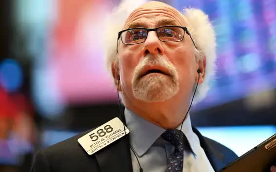 Lo ngại lạm phát và tăng trưởng, Dow Jones giảm gần 700 điểm