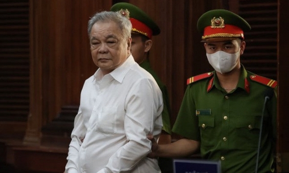 Ông Trần Quí Thanh lĩnh 8 năm tù, một con gái được hưởng án treo