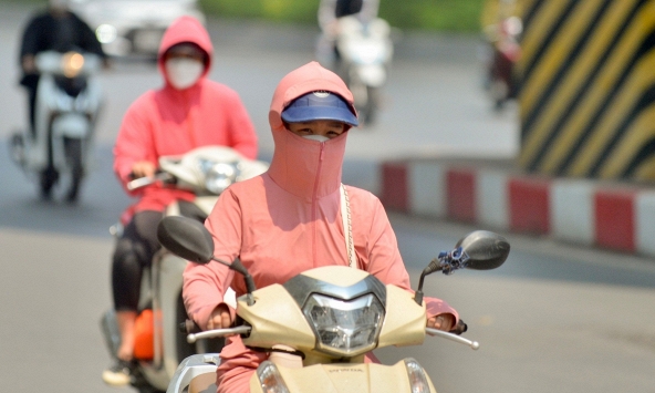 Nhiều nơi trên cả nước nắng nóng gay gắt, nhiều nơi gần 40 độ C