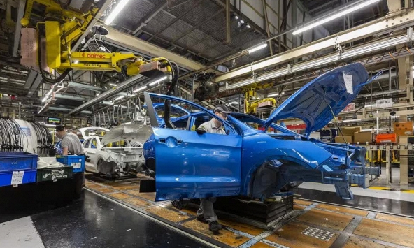 Ngành sản xuất của Anh bị ảnh hưởng bởi nhu cầu yếu và khủng hoảng Biển Đỏ