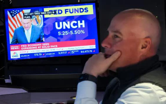 Chứng khoán, đồng USD sụt giảm sau phát biểu của Chủ tịch Fed