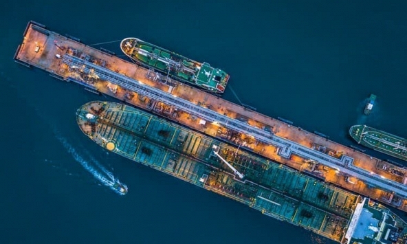 Nhập khẩu dầu châu Á giảm trong tháng 4