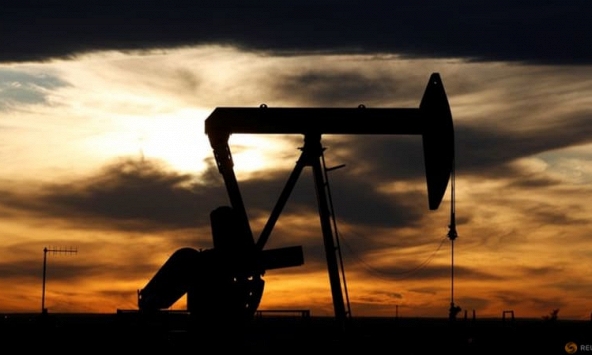 Giá dầu ổn định, nguy cơ giảm hàng tuần do lo ngại kinh tế Mỹ