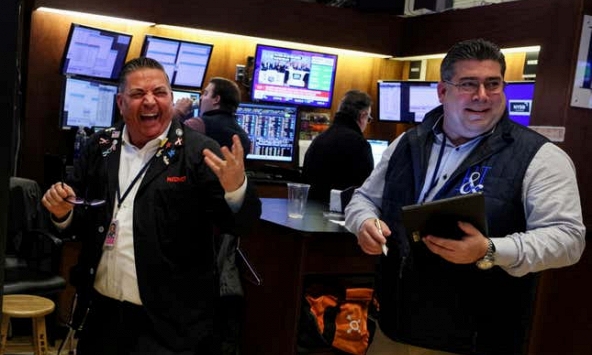 Chứng khoán Mỹ khởi sắc, S&P 500 có phiên tăng đầu tiên trong 3 phiên