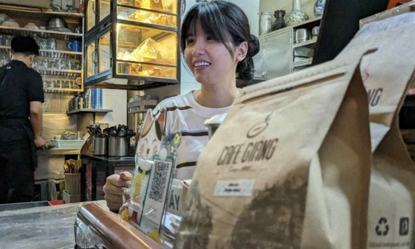 Nikkei Asia: Giá cà phê tăng cao khi nông dân Việt Nam chuyển sang trồng sầu riêng