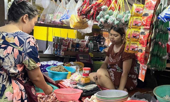 Người dân Myanmar đối mặt với áp lực lạm phát khi tiền tệ sụt giảm