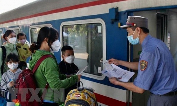 Giá máy bay chưa 'hạ nhiệt', ngành đường sắt tìm cơ hội 'hút' khách