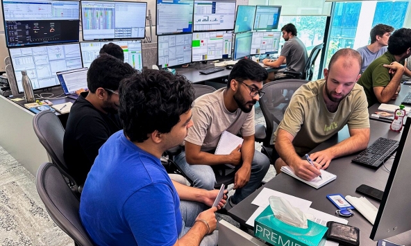 Lương giao dịch viên Ấn Độ lên đến con số 'khủng' hàng triệu USD