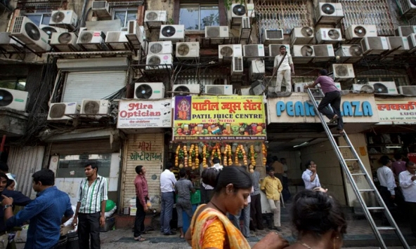 Nắng nóng kỷ lục, dân Ấn Độ tăng cường sử dụng than