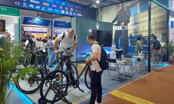 Gía quá rẻ, hàng hóa Trung Quốc 'chấp' mọi loại thuế quan