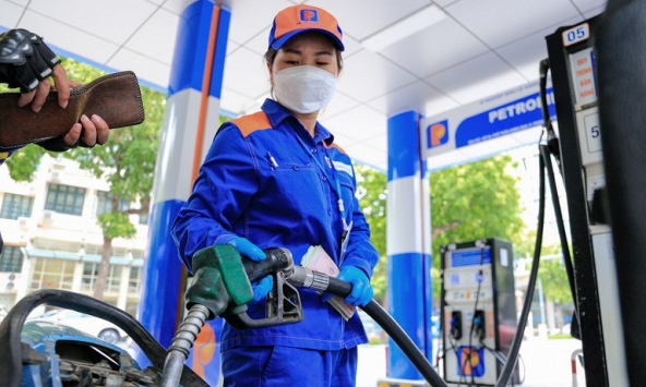 Giá xăng bán lẻ có thể giảm từ 420 - 576 đồng/lít vào ngày 16/5