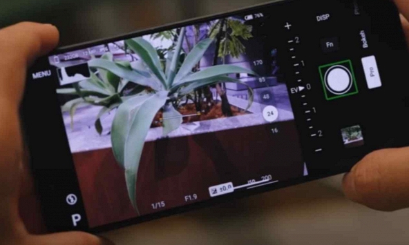 Vì sao Sony, Sharp cố giữ mảng smartphone bất chấp sự kìm kẹp của iPhone?