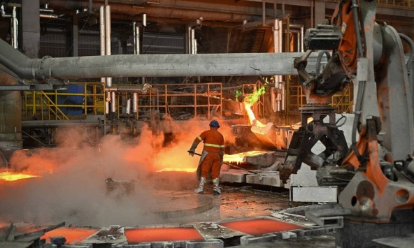 Giá đồng tiếp tục tăng vọt, vượt 11.000 USD/tấn